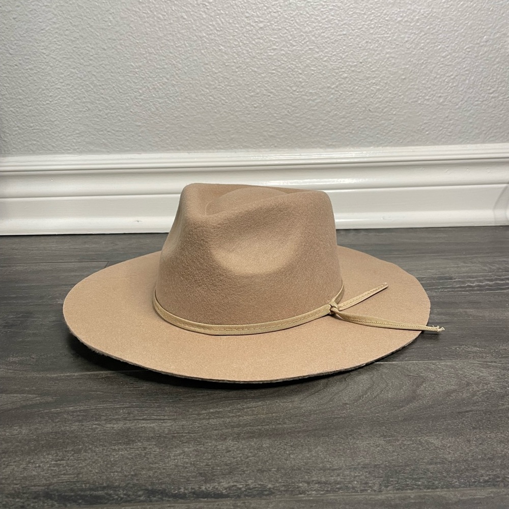 Oversize beige floppy fedora hat